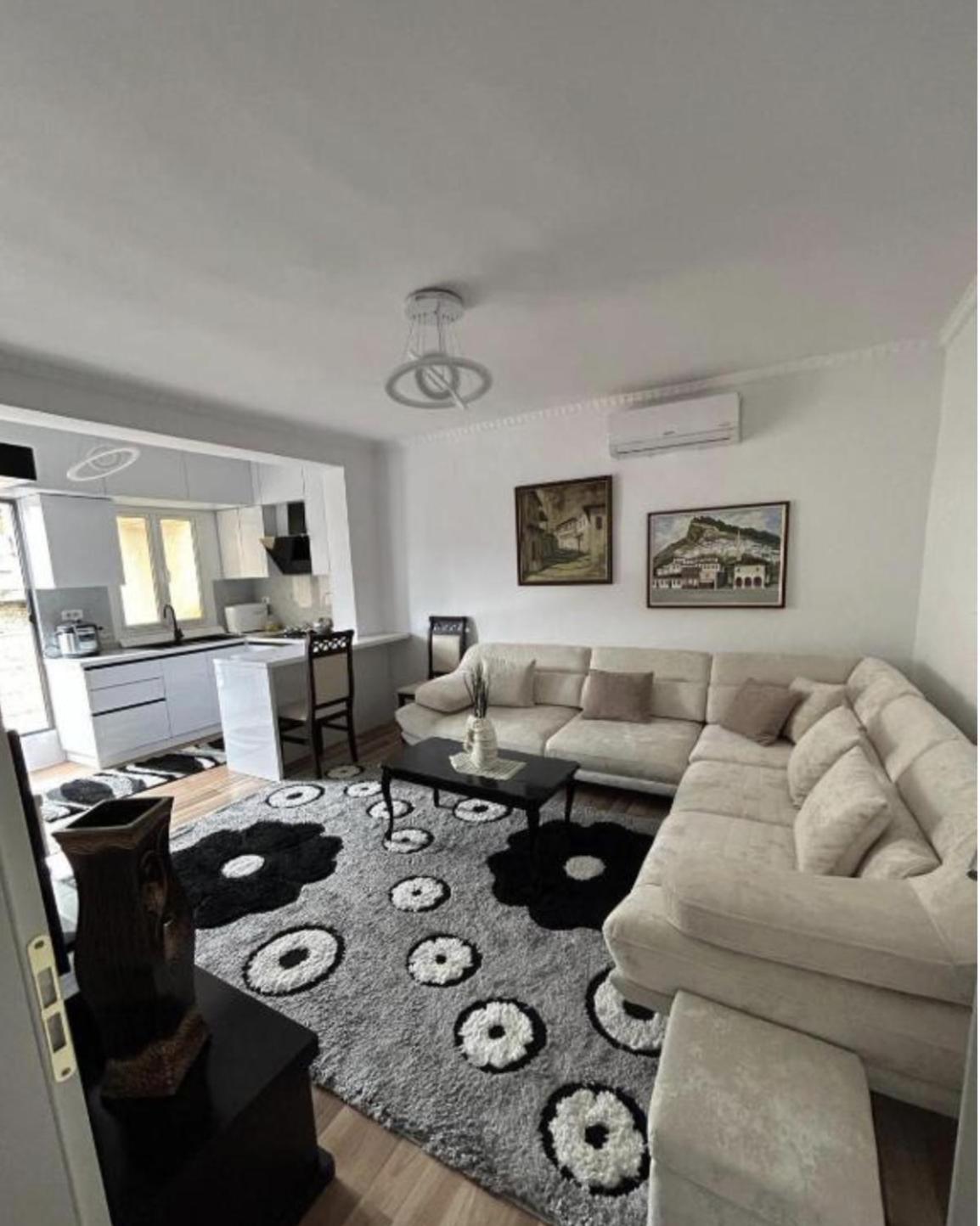 Flat In Berat'S Center公寓 外观 照片