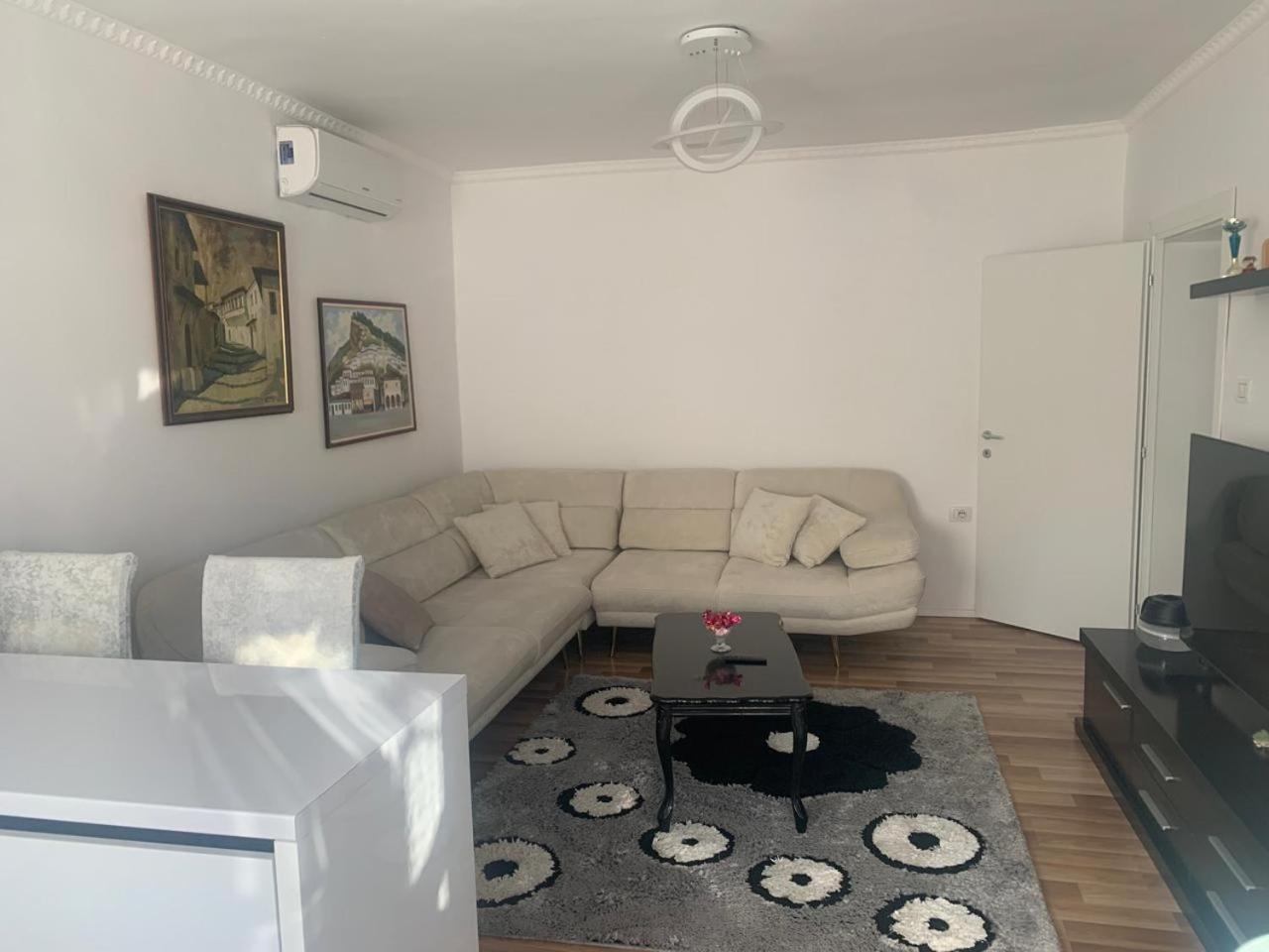 Flat In Berat'S Center公寓 外观 照片