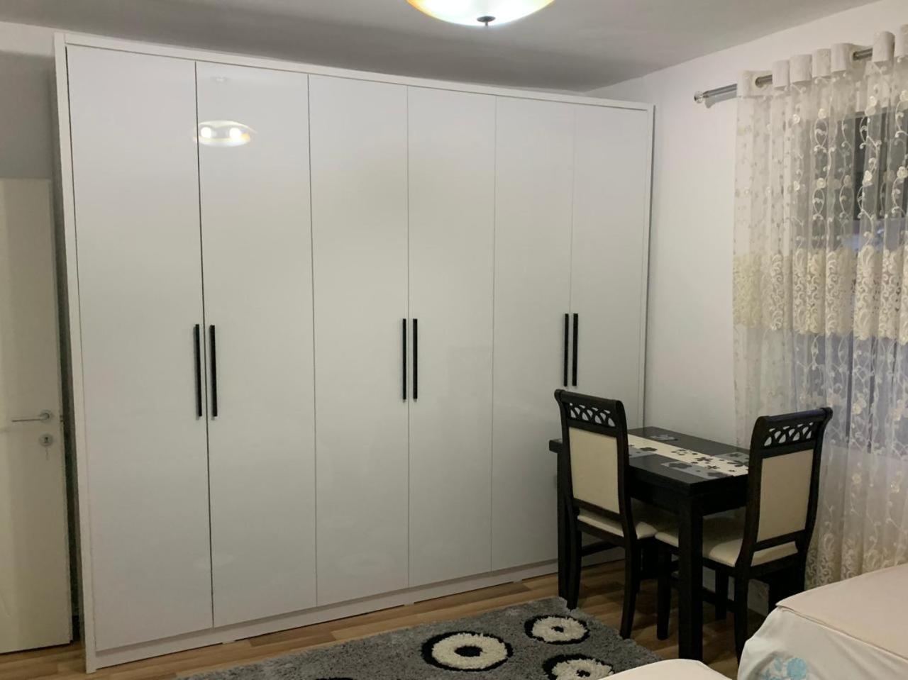 Flat In Berat'S Center公寓 外观 照片