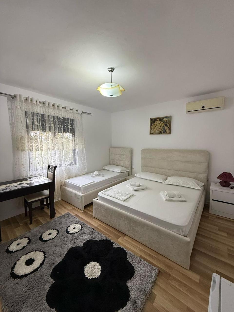 Flat In Berat'S Center公寓 外观 照片