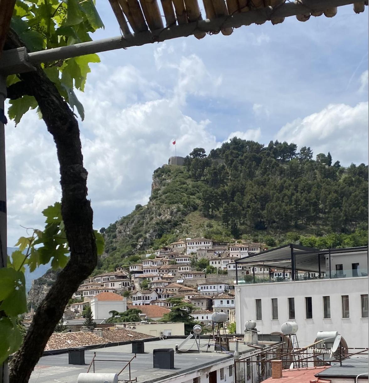 Flat In Berat'S Center公寓 外观 照片